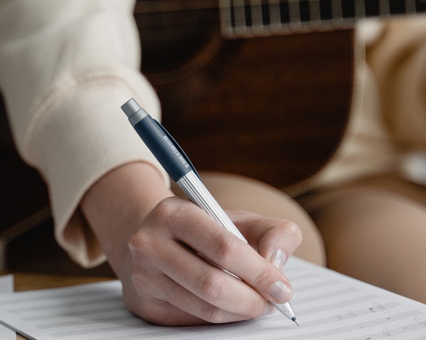 Writing sheet music with a guitar